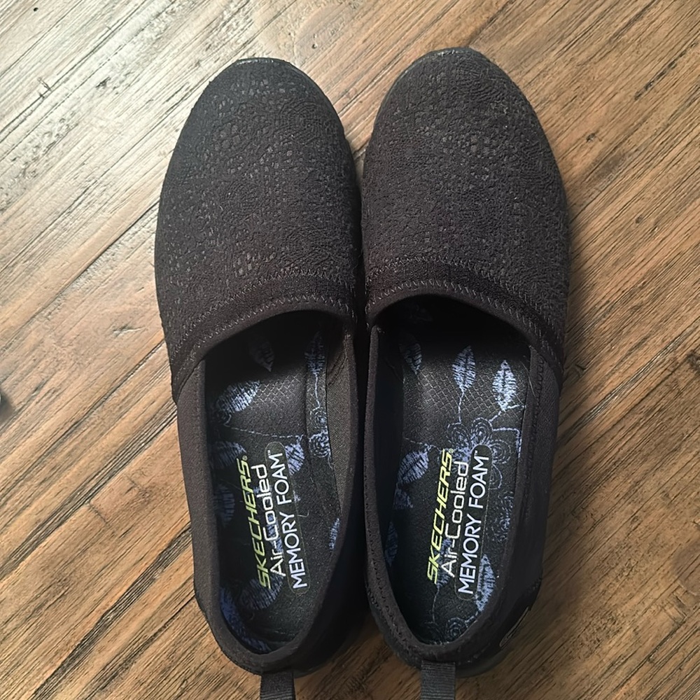 Skechers Air-cooled memory foam - excellent condition!